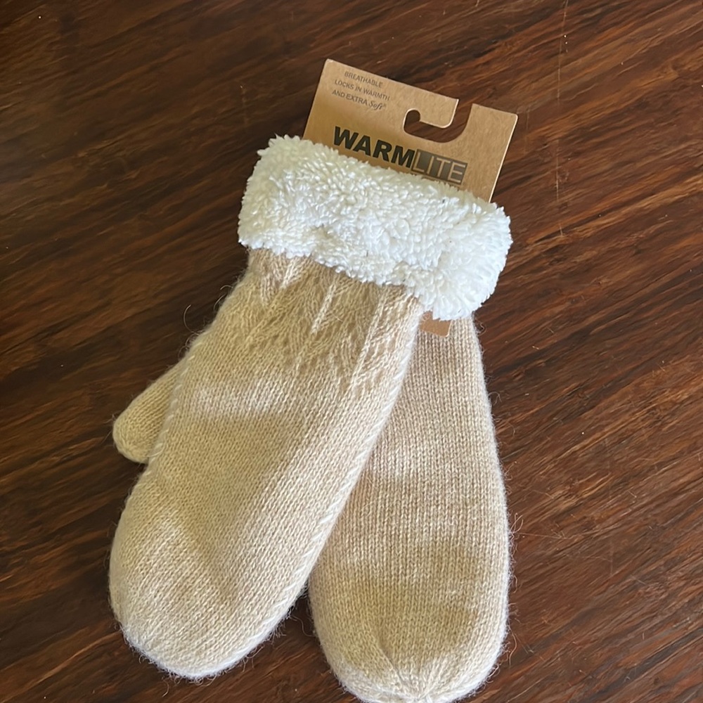 BNWT warm wool mittens